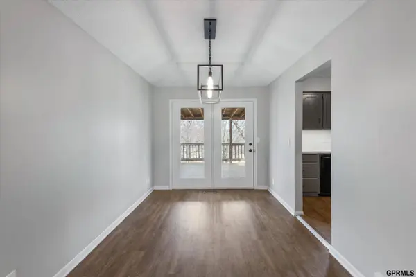 15730 Valley Street, Omaha, NE 68130