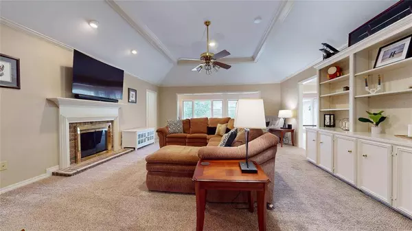 7702 Chesapeake Drive, Shreveport, LA 71105