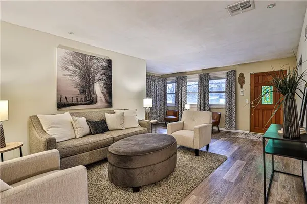 401 Bellevista DR, Independence, MO 64055