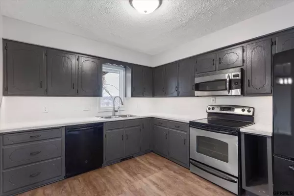 15730 Valley Street, Omaha, NE 68130