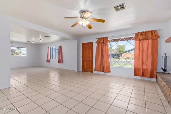 3719 W ROSE Lane, Phoenix, AZ 85019