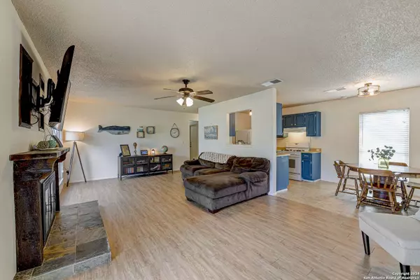 110 MEADOW LARK, Converse, TX 78109-2512