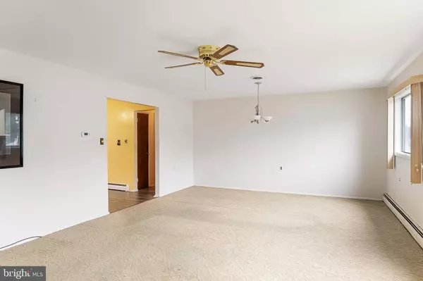 10 ROSEAU CT, Toms River, NJ 08757