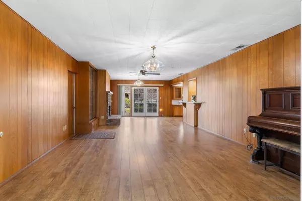 2187 Greenfield Dr, El Cajon, CA 92019