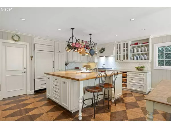 920 WESTPOINT RD, Lake Oswego, OR 97034