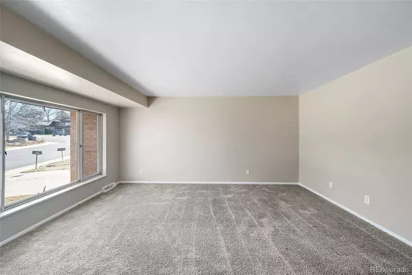 2801 S Roslyn ST, Denver, CO 80231