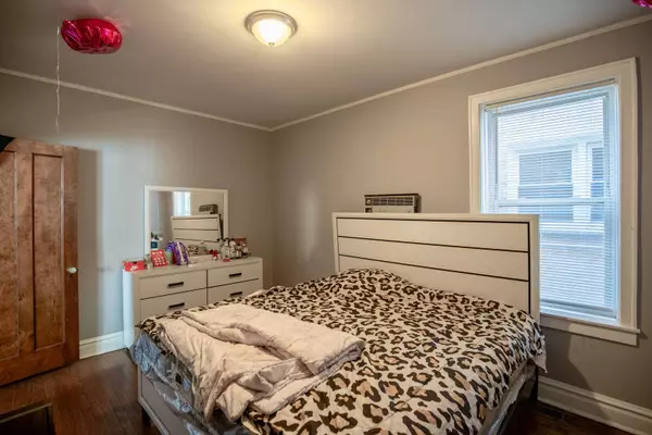 8739 Saint Louis AVE, Skokie, IL 60076