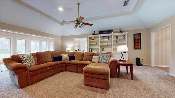 7702 Chesapeake Drive, Shreveport, LA 71105