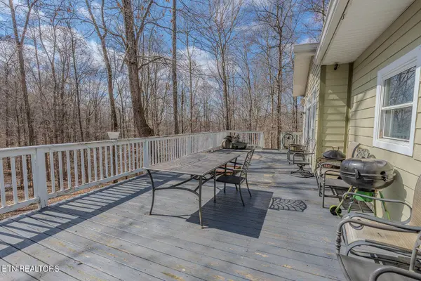 400 Cabbage Cemetery Rd, Washburn, TN 37888