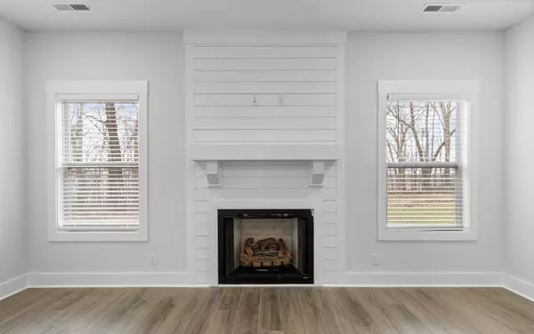 1750 Oak Forest Dr, Clarksville, TN 37043