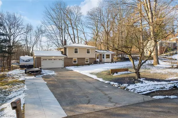 9422 Shady Oaks ST NW, Clinton, OH 44216