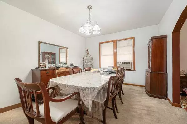 8538 S 77th AVE, Bridgeview, IL 60455