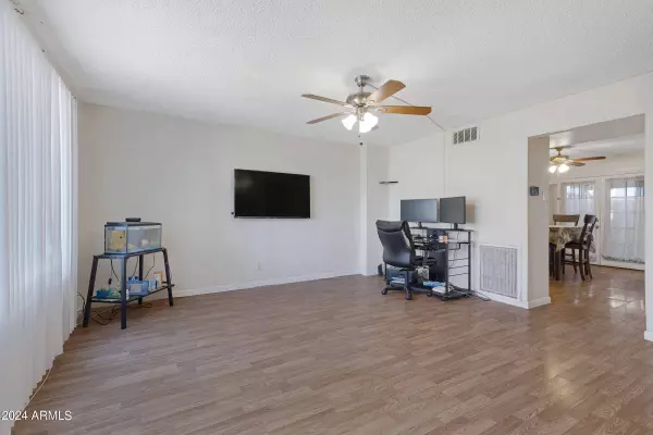 4349 W OCOTILLO Road, Glendale, AZ 85301