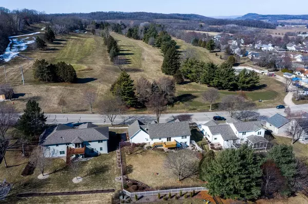 222 STRANGEWAY Avenue, Lodi, WI 53555-1308