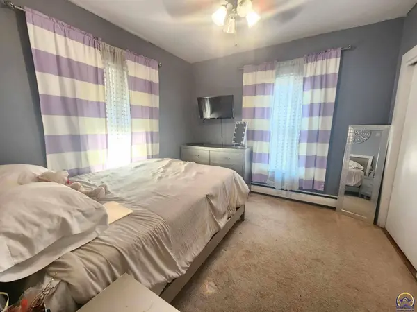 324 SW Jewell AVE, Topeka, KS 66606