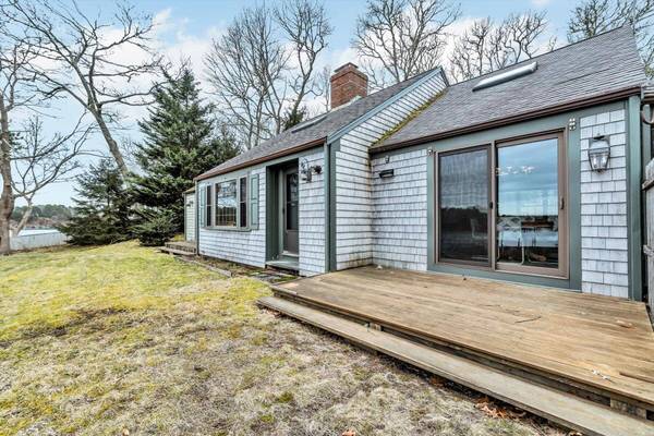 211 Cedar Tree Neck Road, Marstons Mills, MA 02648