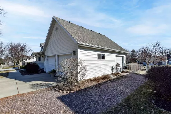 222 STRANGEWAY Avenue, Lodi, WI 53555-1308