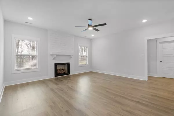 1750 Oak Forest Dr, Clarksville, TN 37043