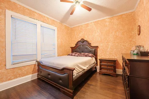 40 E 151ST ST, Harvey, IL 60426