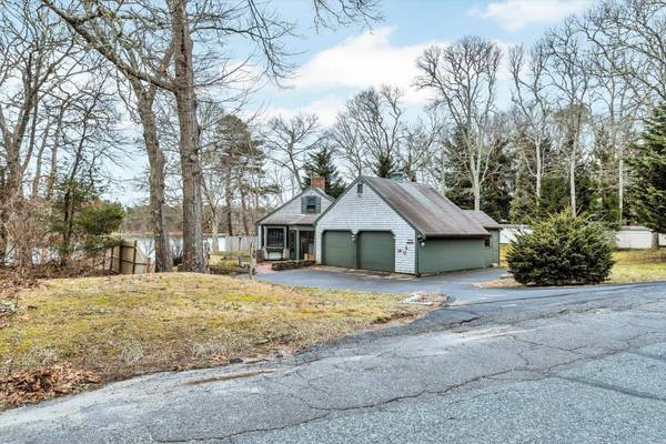 211 Cedar Tree Neck Road, Marstons Mills, MA 02648