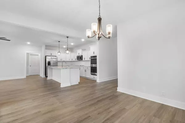 1750 Oak Forest Dr, Clarksville, TN 37043