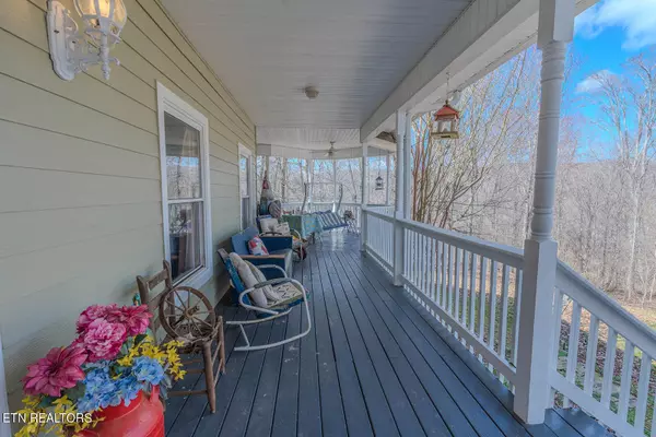 400 Cabbage Cemetery Rd, Washburn, TN 37888