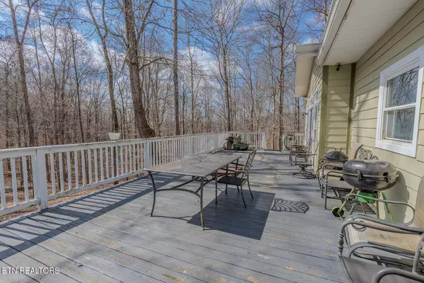 400 Cabbage Cemetery Rd, Washburn, TN 37888