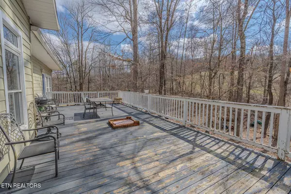 400 Cabbage Cemetery Rd, Washburn, TN 37888