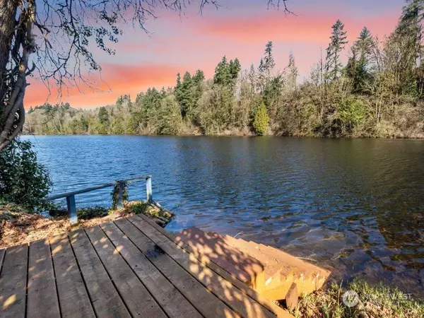 26404 Lake Fenwick RD S, Kent, WA 98032