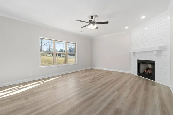 1746 Oak Forest Dr, Clarksville, TN 37043