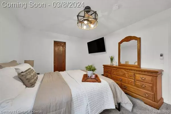 23735 ARSENAL Road, Flat Rock, MI 48134