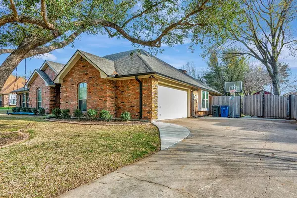 808 Tall Oak Lane, Keller, TX 76248