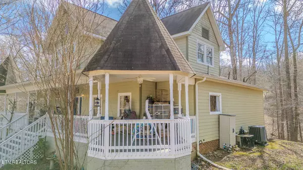 400 Cabbage Cemetery Rd, Washburn, TN 37888