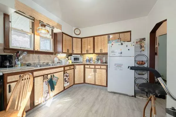 8538 S 77th AVE, Bridgeview, IL 60455