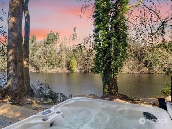 26404 Lake Fenwick RD S, Kent, WA 98032