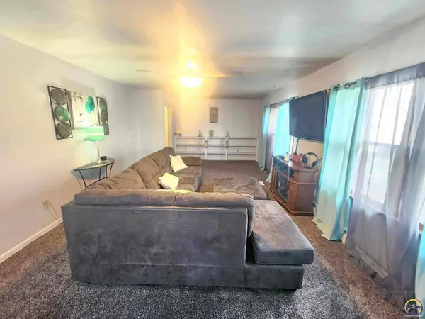 324 SW Jewell AVE, Topeka, KS 66606