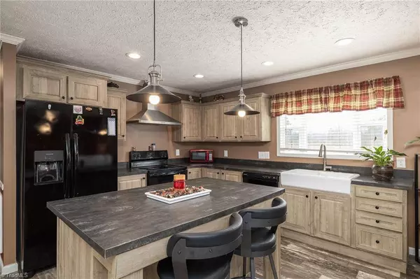 705 Brady Street EXT, Ramseur, NC 27316