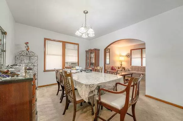 8538 S 77th AVE, Bridgeview, IL 60455