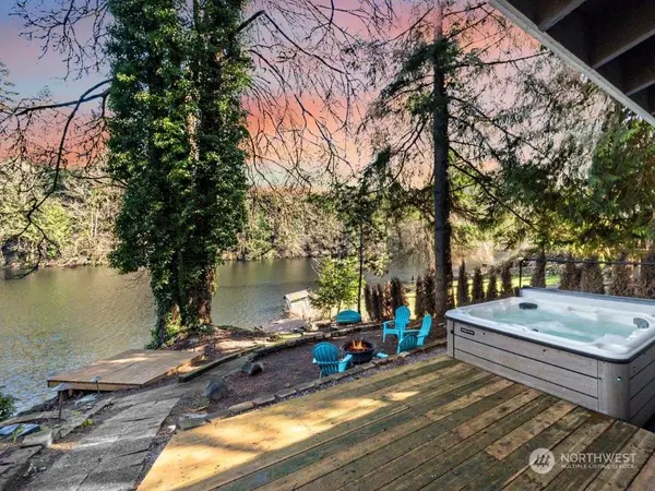 26404 Lake Fenwick RD S, Kent, WA 98032