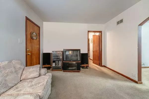 8538 S 77th AVE, Bridgeview, IL 60455