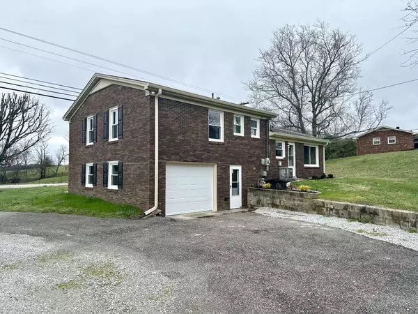 26 Main St #E, Gordonsville, TN 38563