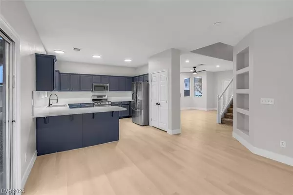 8916 Wolf Dancer Avenue, Las Vegas, NV 89143