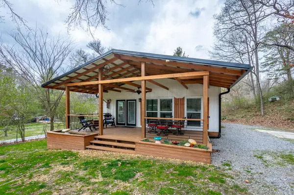 351 W Schmitt Rd, Rossville, GA 30741