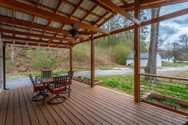 351 W Schmitt Rd, Rossville, GA 30741