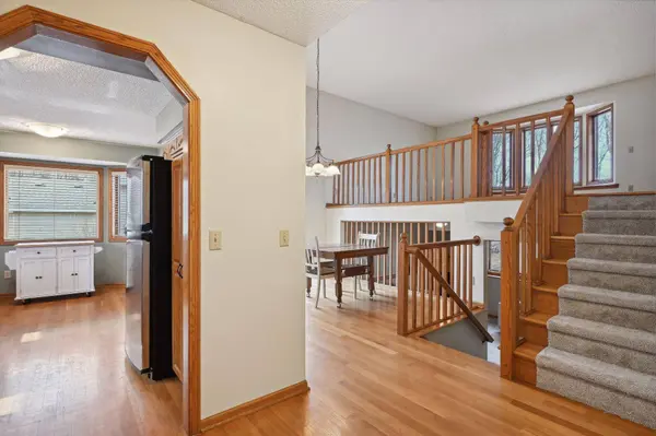 923 Lois LN, Lino Lakes, MN 55014