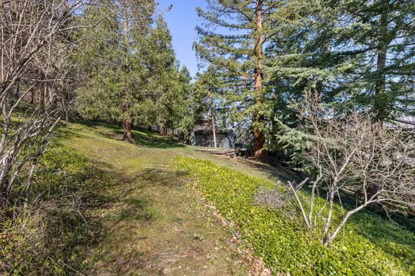 319 West St, Ashland, OR 97520