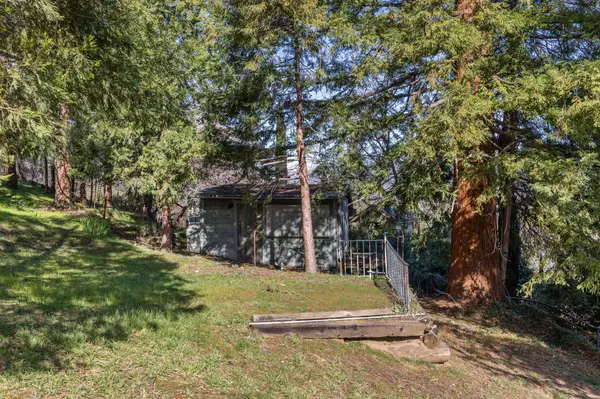 319 West St, Ashland, OR 97520