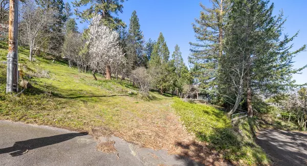 319 West St, Ashland, OR 97520