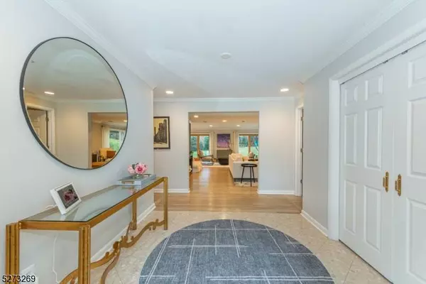 8 Lisa Dr, Chatham Twp., NJ 07928