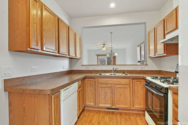 92 Rocking Horse LN, Grayslake, IL 60030